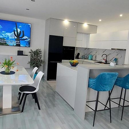 Luna Apartments Baška Voda Eksteriør billede